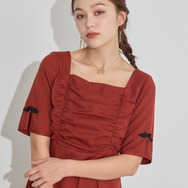 TVアニメ『らんま1/2』× earth music＆ecology Japan Label「チャイナワンピース」ボルドー　着用イメージ（C）高橋留美子・小学館/「らんま1/2」製作委員会