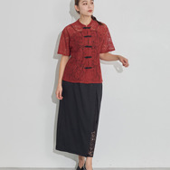 TVアニメ『らんま1/2』× earth music＆ecology Japan Label「チャイナレースシャツ」ボルドー　着用イメージ（C）高橋留美子・小学館/「らんま1/2」製作委員会