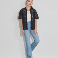 TVアニメ『らんま1/2』× earth music＆ecology Japan Label「チャイナレースシャツ」ブラック　着用イメージ（C）高橋留美子・小学館/「らんま1/2」製作委員会