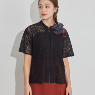 TVアニメ『らんま1/2』× earth music＆ecology Japan Label「チャイナレースシャツ」ブラック　着用イメージ（C）高橋留美子・小学館/「らんま1/2」製作委員会