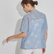 TVアニメ『らんま1/2』× earth music＆ecology Japan Label「チャイナレースシャツ」ライトブルー　着用イメージ（C）高橋留美子・小学館/「らんま1/2」製作委員会