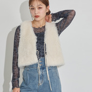 TVアニメ『らんま1/2』× earth music＆ecology Japan Label「シアートップス」ブラック　着用イメージ（C）高橋留美子・小学館/「らんま1/2」製作委員会