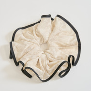 TVアニメ『らんま1/2』× earth music＆ecology Japan Label「ビッグシュシュ」アイボリー（C）高橋留美子・小学館/「らんま1/2」製作委員会