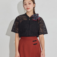 TVアニメ『らんま1/2』× earth music＆ecology Japan Label「ビッグシュシュ」ブラック　着用イメージ（C）高橋留美子・小学館/「らんま1/2」製作委員会