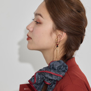 TVアニメ『らんま1/2』× earth music＆ecology Japan Label「ビッグシュシュ」ブラック　着用イメージ（C）高橋留美子・小学館/「らんま1/2」製作委員会