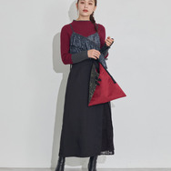 TVアニメ『らんま1/2』× earth music＆ecology Japan Label「チャイナトートバッグ」ボルドー　使用イメージ（C）高橋留美子・小学館/「らんま1/2」製作委員会