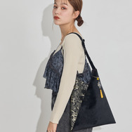 TVアニメ『らんま1/2』× earth music＆ecology Japan Label「バッグチャーム」使用イメージ（C）高橋留美子・小学館/「らんま1/2」製作委員会