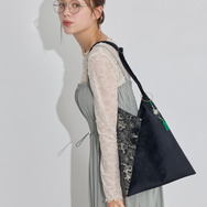 TVアニメ『らんま1/2』× earth music＆ecology Japan Label「バッグチャーム」使用イメージ（C）高橋留美子・小学館/「らんま1/2」製作委員会