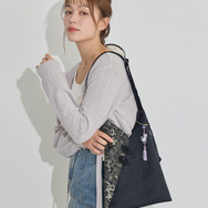 TVアニメ『らんま1/2』× earth music＆ecology Japan Label「バッグチャーム」使用イメージ（C）高橋留美子・小学館/「らんま1/2」製作委員会