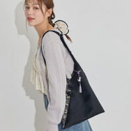 TVアニメ『らんま1/2』× earth music＆ecology Japan Label「バッグチャーム」使用イメージ（C）高橋留美子・小学館/「らんま1/2」製作委員会