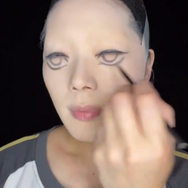 特に眼を描くのが重要な工程なのだとか／YUIさん提供