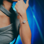 リング 39,600円、バングル 47,300円