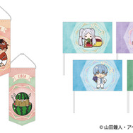 左）ミニタペストリー（全6種）各1,500円　（右）ミニフラッグ（全6種）1,800円
