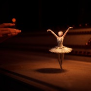 『SWAN LAKE～starring KizunaAI』場面写真