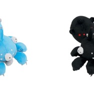 ＜左から3種＞ぬいチャーム（全3種） 販売予定価格：各¥2,750（税込）＜右＞ぬいぐるみ（全1種） 販売予定価格：¥3,850（税込）