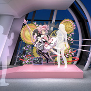 「東京スカイツリー×魔法少女まどか☆マギカ　月夜のワルツ」天望デッキ・天望回廊内の展示装飾　天望回廊 フロア450 フォトスポット「約束の環」