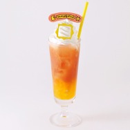 コラボドリンク（全 3 種類）990 円（税込）※画像はイメージです。実際の商品と異なる場合がございます。