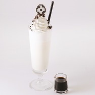 コラボドリンク（全 3 種類）990 円（税込）※画像はイメージです。実際の商品と異なる場合がございます。