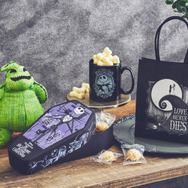 チョコレート ポーチ入り　2,400円/ クランチチョコレート ボックス入り　2,600円/チョコレート マグカップ付き　2,800円/ クランチチョコレート・スナック ペーパーバッグ入り　1,800円