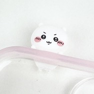 イラストと人形のシンプルなスマホケース