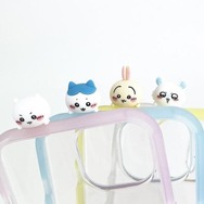 イラストと人形のシンプルなスマホケース