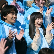 高校生の娘・漆崎日胡役の芦田愛菜（右）武田新役の加藤清史郎（左）