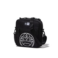ニューエラ『ドラえもん』オリジナルコレクション新作「Square Shoulder Pouch」