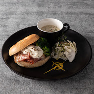 「機動戦士ガンダム 閃光のハサウェイ キルケーの魔女 カフェ」ハサウェイの冷蔵庫サンドウィッチ