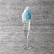 「機動戦士ガンダム 閃光のハサウェイ キルケーの魔女 カフェ」ギギ：コットンキャンディスパークリングドリンク