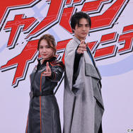 『超宇宙刑事ギャバン インフィニティ』多元地球Λ8018(ラムダ)【左から、入山杏奈・赤羽流河】