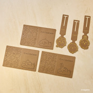 『ちいかわ』パスポートケース、レザー風ストラップ（C）nagano