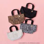 HELLO KITTY × OPAQUE.CLIP「2WAY立体フェイスプリントミドルバッグ」（全4色）