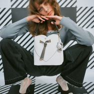 HELLO KITTY×VIS「ハートカットバッグ」使用イメージ