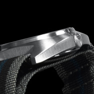 「リコリス・リコイル × KENTEX コラボウォッチ」井ノ上たきなモデル