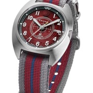 「リコリス・リコイル × KENTEX コラボウォッチ」錦木千束モデル