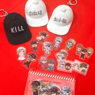 帽子キーホルダー、フレークステッカー／各390円（税込429円）