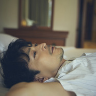 『津田健次郎PHOTOBOOK since1995』先行カット