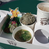 「おにぎり (めんたいこ＆クリームチーズだし醤油漬け)」「竹炭からあげ」など