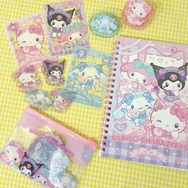 B6リングノート、フレークステッカー、アクリルクリップ2P、ステッカー（クリア）／各390円（税込429円）※ステッカーはよりどり2点で390円（税込429円）