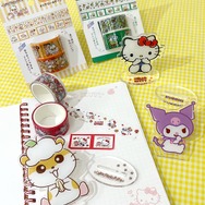 クリアロールテープ2P、アクリルメモスタンド／各390円（税込429円）