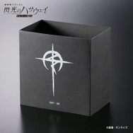 「機動戦士ガンダム 閃光のハサウェイ キルケーの魔女 マフティーマーク腕時計」オリジナルのスリーブ付きボックス