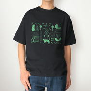 TVアニメ『薬屋のひとりごと』モチーフ柄 BIGシルエットTシャツ（着用イメージ）