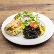 GiGOコラボカフェ「黒子のバスケ」_青峰＆今吉　照り焼きチキンサンドとミートソースパスタセット