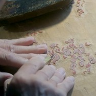 「彫り」：0.1ミリに懸ける精緻な技