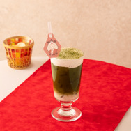 「名探偵コナンカフェ」ドリンクメニュー　横溝重悟の抹茶ラテ