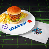 「機動戦士Gundam GQuuuuuuX Cafe －each choice of justice－」SIDE:A限定メニュー「GQuuuuuuX バーガー」