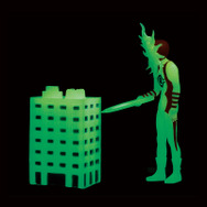 ビルの窓を突く巨人、タローマン。