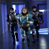 『アギトー超能力戦争ー』特殊強化装甲服＜G6＞を装着した葵るり子（ゆうちゃみ）とGユニットの隊員