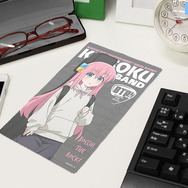 アニメ『ぼっち・ざ・ろっく！』後藤ひとり クリーナークロス ストリートファッションVer.　使用イメージ