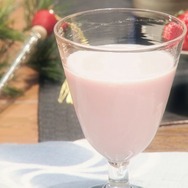 「グレーテルのかまど」いちご牛乳